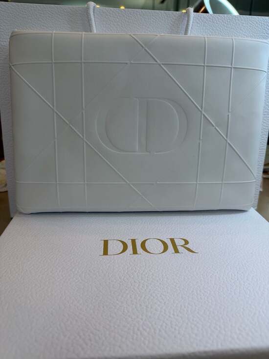 Dior Handbags - Dior Beauty White Quilted VIP Gift Cosmetics Pouch with Star Zipper Charm